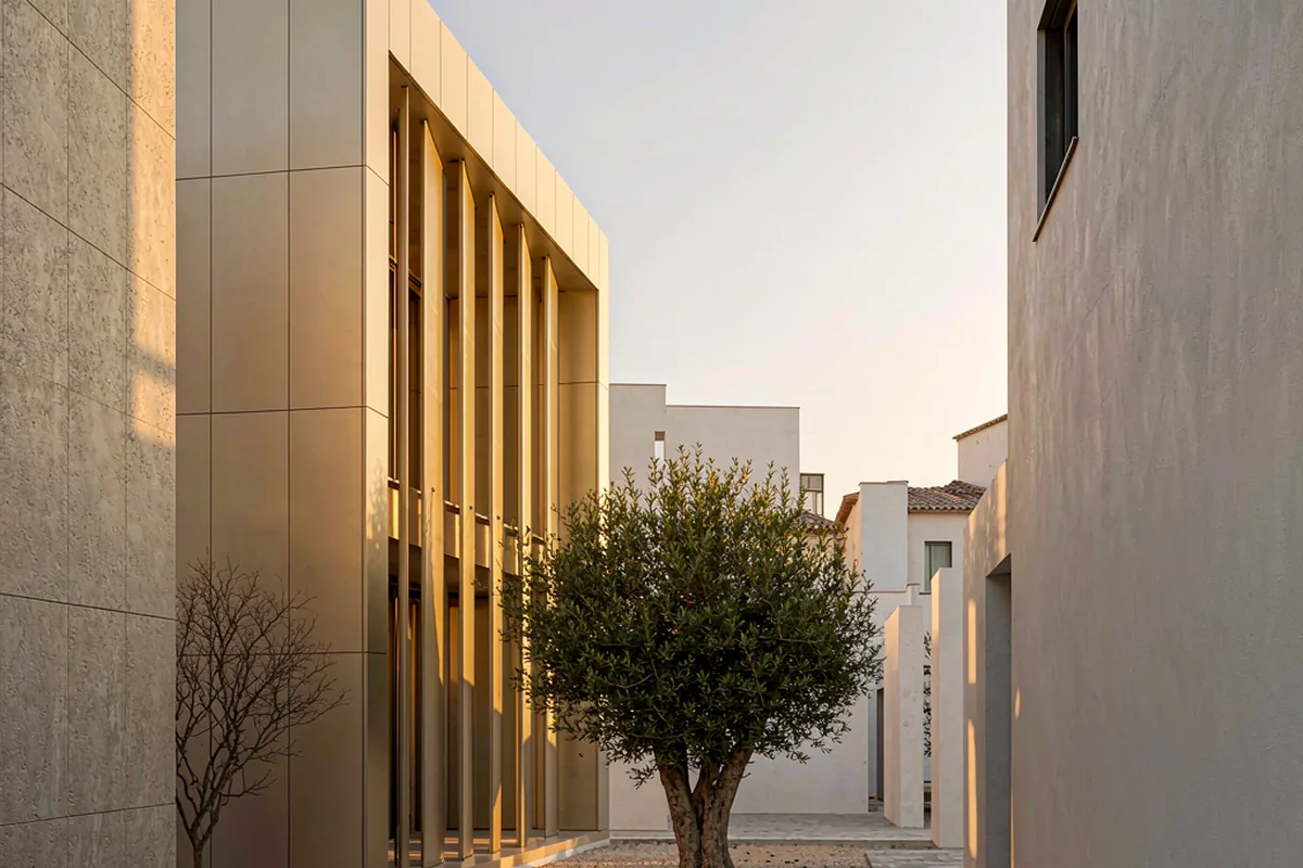 Courtyard house in southern Spain with champagne-anodised curtain wall and projecting vertical shading fins