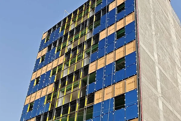 Late-stage pressings and sealant completion on the Baghdad facade